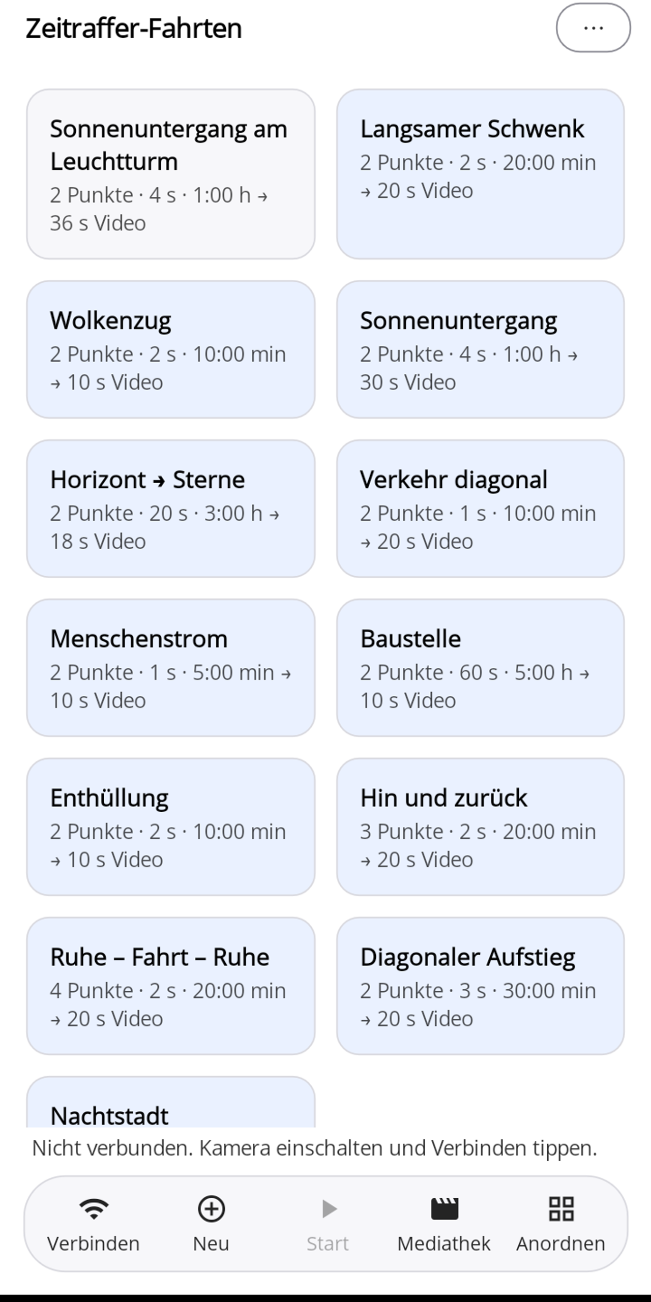 Lapset-Startseite „Zeitraffer-Fahrten" mit der eigenen Fahrt „Sonnenuntergang am Leuchtturm" und den Vorlagen-Kacheln, darunter der Hinweis „Nicht verbunden. Kamera einschalten und Verbinden tippen." und die Fußleiste mit Verbinden, Neu, Start, Mediathek und Anordnen.