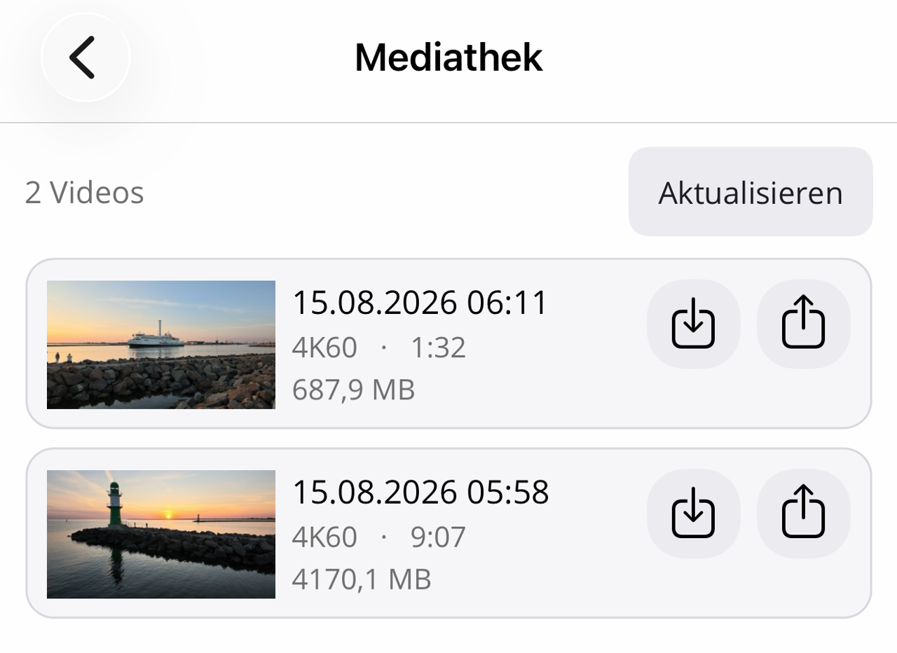 Die Mediathek listet zwei Videos mit Vorschaubild, Datum, Auflösung 4K60, Dauer und Größe, jeweils mit Knöpfen zum Speichern und Teilen.