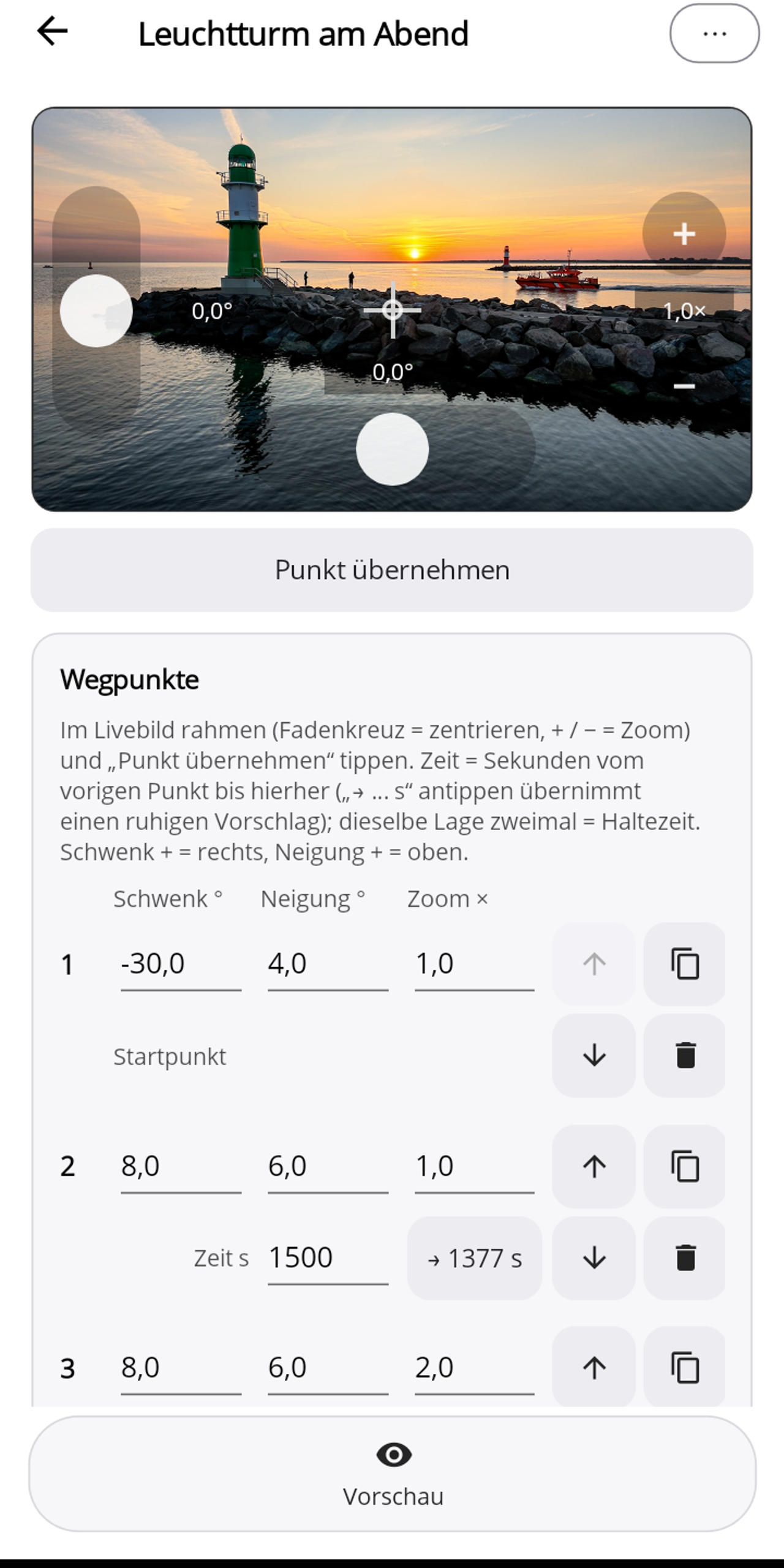 Pogimoti-Editor der Fahrt „Leuchtturm am Abend": oben das Livebild mit Neigungsregler links, Schwenkregler unten, Zoomtasten + und − rechts und dem Fadenkreuz in der Mitte, darunter „Punkt übernehmen" und die Wegpunkte, Punkt 1 als Startpunkt bei Schwenk −30,0°, Neigung 4,0° und Zoom 1,0×, Punkt 2 mit der Zeit 1500 s und dem Vorschlag „→ 1377 s", Punkt 3 mit Zoom 2,0×; unten der Knopf „Vorschau".